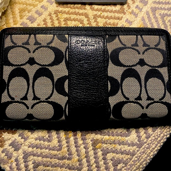 Coach wallet - Picture 1 of 5